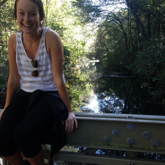 MEET YOUR POSHER - Picture 3 of 6